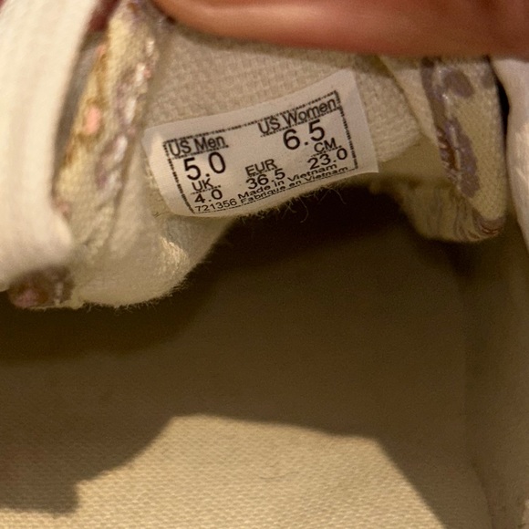 Vans - Picture 5 of 6